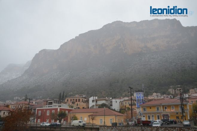 &Sigma;&tau;&alpha; &lambda;&epsilon;&upsilon;&kappa;ά &nu;&tau;ύ&theta;&eta;&kappa;&epsilon; &kappa;&alpha;&iota; &eta; &Nu;ό&tau;&iota;&alpha; &Kappa;&upsilon;&nu;&omicron;&upsilon;&rho;ί&alpha;! (&beta;ί&nu;&tau;&epsilon;&omicron;)