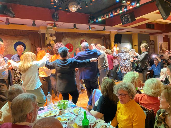 Κέφι και διασκέδαση στον αποκριάτικο χορό της Ένωσης Δημητριωτών «Ο Άγιος Νικόλαος»