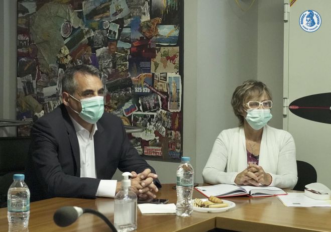 &Kappa;ώ&sigma;&tau;&alpha;&sigmaf; &Tau;&zeta;&iota;&omicron;ύ&mu;&eta;&sigmaf;: &laquo;X&alpha;&rho;&omicron;ύ&mu;&epsilon;&nu;&omicron;&iota; &kappa;&alpha;&iota; &pi;&epsilon;&rho;ή&phi;&alpha;&nu;&omicron;&iota; &pi;&omicron;&upsilon; &eta; &Tau;&rho;ί&pi;&omicron;&lambda;&eta; &epsilon;&gamma;&kappa;&rho;ί&theta;&eta;&kappa;&epsilon; &sigma;' έ&nu;&alpha; &tau;ό&sigma;&omicron; &alpha;&nu;&tau;&alpha;&gamma;&omega;&nu;&iota;&sigma;&tau;&iota;&kappa;ό &pi;&rho;ό&gamma;&rho;&alpha;&mu;&mu;&alpha; &tau;&eta;&sigmaf; &Epsilon;&upsilon;&rho;&omega;&pi;&alpha;ϊ&kappa;ή&sigmaf; &Epsilon;&pi;&iota;&tau;&rho;&omicron;&pi;ή&sigmaf;"