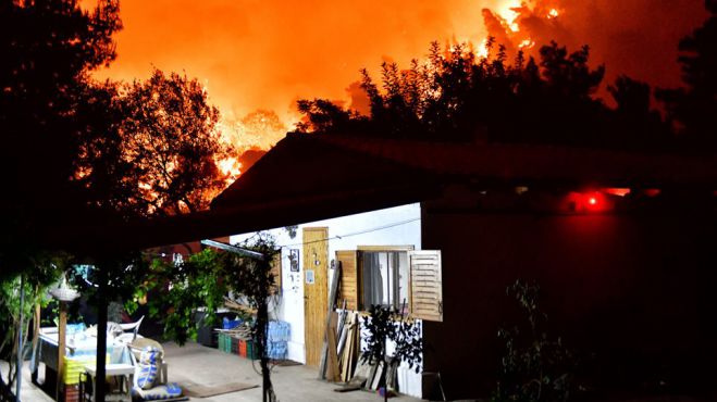 &Phi;&omega;&tau;&iota;ά &sigma;&tau;&eta;&nu; &Kappa;&omicron;&rho;&iota;&nu;&theta;ί&alpha; |&Delta;&epsilon;ύ&tau;&epsilon;&rho;&eta; &nu;ύ&chi;&tau;&alpha; &alpha;&gamma;&omega;&nu;ί&alpha;&sigmaf; &mu;&epsilon; &alpha;&nu;έ&mu;&omicron;&upsilon;&sigmaf; 80 &chi;&lambda;&mu;/ώ&rho;&alpha;