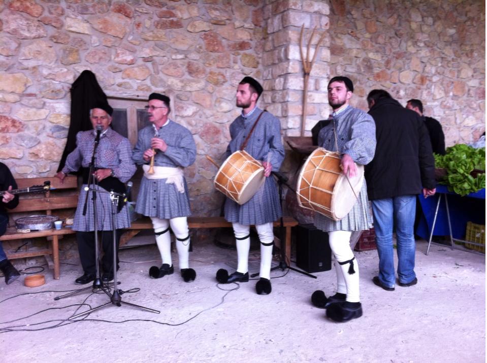 &Eta; &Alpha;&rho;&kappa;&alpha;&delta;ί&alpha; &sigma;&tau;&omicron; &laquo;&Kappa;έ&nu;&tau;&rho;&omicron; &tau;&eta;&sigmaf; &Gamma;&eta;&sigmaf;&raquo; &pi;&alpha;&rho;&omicron;&upsilon;&sigma;ί&alpha;&sigma;&epsilon; &Pi;&rho;&omicron;ϊό&nu;&tau;&alpha;, &Gamma;&epsilon;ύ&sigma;&epsilon;&iota;&sigmaf; &kappa;&alpha;&iota; &Pi;&alpha;&rho;&alpha;&delta;&omicron;&sigma;&iota;&alpha;&kappa;ή &Mu;&omicron;&upsilon;&sigma;&iota;&kappa;ή!