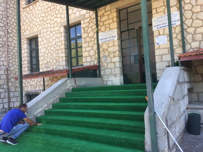 &Sigma;&upsilon;&nu;&theta;&epsilon;&tau;&iota;&kappa;ό&sigmaf; &chi;&lambda;&omicron;&omicron;&tau;ά&pi;&eta;&tau;&alpha; &sigma;&tau;&eta;&nu; &epsilon;ί&sigma;&omicron;&delta;&omicron; &tau;&omicron;&upsilon; &Delta;&eta;&mu;&omicron;&tau;&iota;&kappa;&omicron;ύ &Sigma;&chi;&omicron;&lambda;&epsilon;ί&omicron;&upsilon; &Kappa;&alpha;&nu;&delta;ή&lambda;&alpha;&sigmaf; (&epsilon;&iota;&kappa;ό&nu;&epsilon;&sigmaf;)