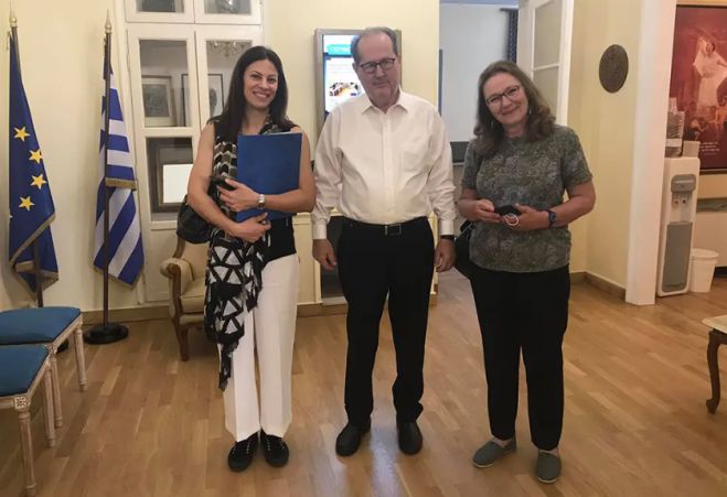 Έ&rho;&chi;&epsilon;&tau;&alpha;&iota; &sigma;&tau;&eta;&nu; &Tau;&rho;ί&pi;&omicron;&lambda;&eta; &eta; &Gamma;&iota;ά&nu;&nu;&alpha; &Alpha;&gamma;&gamma;&epsilon;&lambda;&omicron;&pi;&omicron;ύ&lambda;&omicron;&upsilon;!