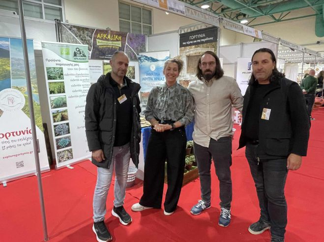 &Delta;&upsilon;&nu;&alpha;&mu;&iota;&kappa;ή &eta; &sigma;&upsilon;&mu;&mu;&epsilon;&tau;&omicron;&chi;ή &tau;&omicron;&upsilon; &Delta;ή&mu;&omicron;&upsilon; &Gamma;&omicron;&rho;&tau;&upsilon;&nu;ί&alpha;&sigmaf; &sigma;&tau;&omicron; 16&omicron; &Phi;&epsilon;&sigma;&tau;&iota;&beta;ά&lambda; &Epsilon;&lambda;&lambda;&eta;&nu;&iota;&kappa;&omicron;ύ &Mu;&epsilon;&lambda;&iota;&omicron;ύ &kappa;&alpha;&iota; &Pi;&rho;&omicron;ϊό&nu;&tau;&omega;&nu; &Mu;έ&lambda;&iota;&sigma;&sigma;&alpha;&sigmaf; &sigma;&tau;&eta;&nu; &Alpha;&theta;ή&nu;&alpha; (&epsilon;&iota;&kappa;ό&nu;&epsilon;&sigmaf;)