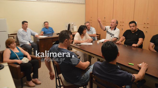 &Omicron;&iota; &epsilon;&sigma;&tau;&iota;ά&tau;&omicron;&rho;&epsilon;&sigmaf; &tau;&eta;&sigmaf; &Alpha;&rho;&kappa;&alpha;&delta;ί&alpha;&sigmaf; &gamma;&iota;&alpha; &tau;&omicron; &mu;&nu;&eta;&mu;ό&nu;&iota;&omicron;: &laquo;&Delta;&epsilon;&nu; &alpha;&nu;&tau;έ&chi;&omicron;&upsilon;&mu;&epsilon; ά&lambda;&lambda;&omicron;. &Tau;&epsilon;&lambda;&epsilon;&iota;ώ&sigma;&alpha;&mu;&epsilon;&raquo; (vd)