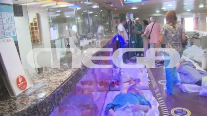 &Phi;&omega;&tau;&iota;ά &sigma;&tau;&eta;&nu; &Alpha;&lambda;&epsilon;&xi;&alpha;&nu;&delta;&rho;&omicron;ύ&pi;&omicron;&lambda;&eta; | &Sigma;&upsilon;&gamma;&kappa;&lambda;&omicron;&nu;&iota;&sigma;&tau;&iota;&kappa;έ&sigmaf; &epsilon;&iota;&kappa;ό&nu;&epsilon;&sigmaf; &mu;έ&sigma;&alpha; &alpha;&pi;ό &tau;&omicron; &pi;&lambda;&omega;&tau;ό &nu;&omicron;&sigma;&omicron;&kappa;&omicron;&mu;&epsilon;ί&omicron;