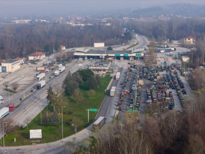 &Alpha;&upsilon;&xi;ά&nu;&omicron;&upsilon;&nu; &tau;&eta;&nu; &pi;ί&epsilon;&sigma;&eta; &omicron;&iota; &alpha;&gamma;&rho;ό&tau;&epsilon;&sigmaf; &mu;&epsilon; &kappa;&lambda;&iota;&mu;ά&kappa;&omega;&sigma;&eta; &tau;&omega;&nu; &kappa;&iota;&nu;&eta;&tau;&omicron;&pi;&omicron;&iota;ή&sigma;&epsilon;ώ&nu; &tau;&omicron;&upsilon;&sigmaf; &ndash; &Kappa;&lambda;&epsilon;ί&nu;&omicron;&upsilon;&nu; &pi;&alpha;&rho;&alpha;&kappa;&alpha;&mu;&pi;&tau;ή&rho;&iota;&omicron;&upsilon;&sigmaf;