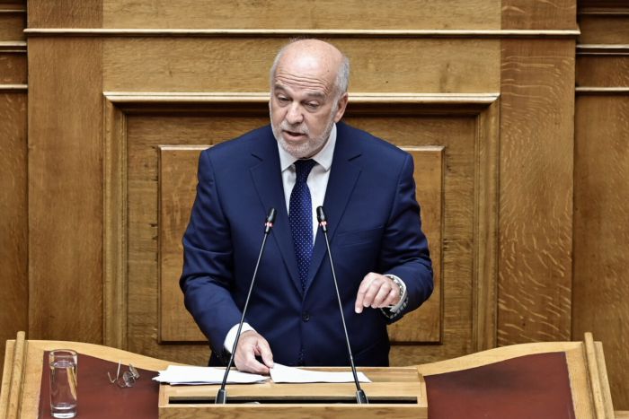 Απαράδεκτη δήλωση Φλωρίδη από το βήμα της Βουλής: «Τα Τέμπη και οι κλάψες πάνε…»