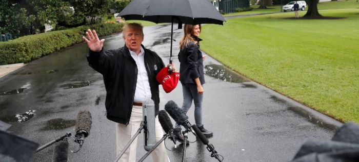 &Alpha;&mu;&epsilon;&tau;&alpha;&nu;ό&eta;&tau;&omicron;&sigmaf; &Tau;&rho;&alpha;&mu;&pi; - &Kappa;&rho;ά&tau;&eta;&sigma;&epsilon; &pi;ά&lambda;&iota; &gamma;&iota;&alpha; &pi;ά&rho;&tau;&eta; &tau;&omicron;&upsilon; &tau;&eta;&nu; &omicron;&mu;&pi;&rho;έ&lambda;&alpha; (video)