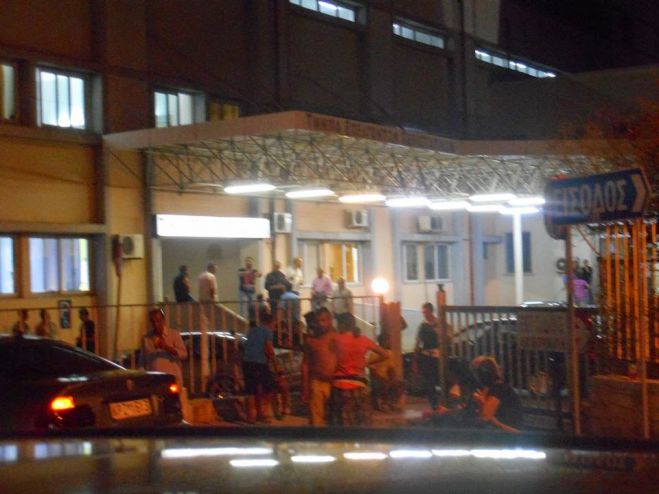 Βγήκαν τα όπλα στο προαύλιο του νοσοκομείου Κορίνθου (εικόνες)