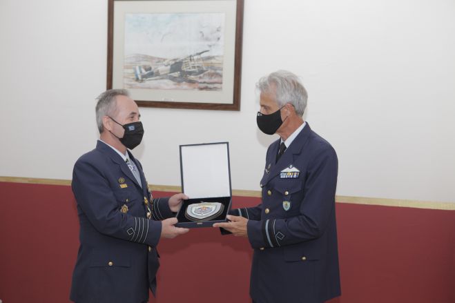 &Pi;&alpha;&rho;ά&delta;&omicron;&sigma;&eta; - &Pi;&alpha;&rho;&alpha;&lambda;&alpha;&beta;ή &Delta;&iota;&omicron;ί&kappa;&eta;&sigma;&eta;&sigmaf; &sigma;&tau;&eta;&nu; 124 &Pi;&Beta;&Epsilon; &Tau;&rho;ί&pi;&omicron;&lambda;&eta;&sigmaf; (&epsilon;&iota;&kappa;ό&nu;&epsilon;&sigmaf;)