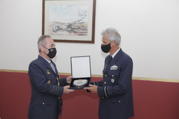 &Pi;&alpha;&rho;ά&delta;&omicron;&sigma;&eta; - &Pi;&alpha;&rho;&alpha;&lambda;&alpha;&beta;ή &Delta;&iota;&omicron;ί&kappa;&eta;&sigma;&eta;&sigmaf; &sigma;&tau;&eta;&nu; 124 &Pi;&Beta;&Epsilon; &Tau;&rho;ί&pi;&omicron;&lambda;&eta;&sigmaf; (&epsilon;&iota;&kappa;ό&nu;&epsilon;&sigmaf;)