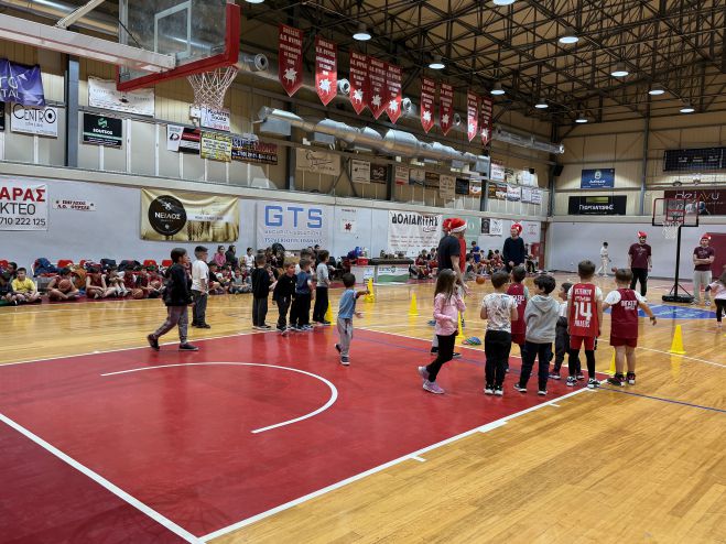 &Chi;&rho;&iota;&sigma;&tau;&omicron;&upsilon;&gamma;&epsilon;&nu;&nu;&iota;ά&tau;&iota;&kappa;&eta; &Mu;&pi;&alpha;&sigma;&kappa;&epsilon;&tau;&iota;&kappa;ή &Gamma;&iota;&omicron;&rho;&tau;ή &Alpha;&kappa;&alpha;&delta;&eta;&mu;&iota;ώ&nu; &alpha;&pi;ό &tau;&omicron;&nu; &Pi;ή&gamma;&alpha;&sigma;&omicron;! (&epsilon;&iota;&kappa;ό&nu;&epsilon;&sigmaf;)