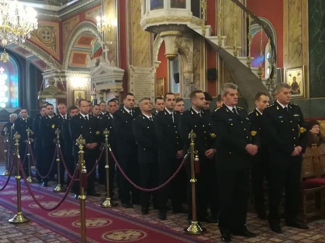 &Eta; &gamma;&iota;&omicron;&rho;&tau;ή &tau;&eta;&sigmaf; &Pi;&upsilon;&rho;&omicron;&sigma;&beta;&epsilon;&sigma;&tau;&iota;&kappa;ή&sigmaf; &sigma;&tau;&eta;&nu; &Tau;&rho;ί&pi;&omicron;&lambda;&eta;! (&epsilon;&iota;&kappa;ό&nu;&epsilon;&sigmaf;)
