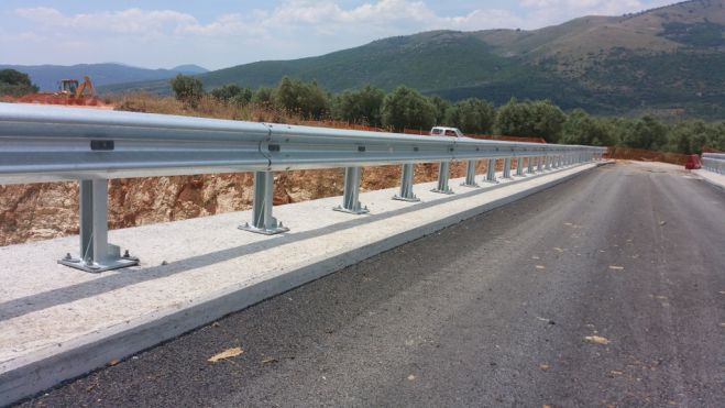 Με απόφαση Τατούλη | Στηθαία ασφαλείας θα τοποθετηθούν σε δρόμους της Αρκαδίας
