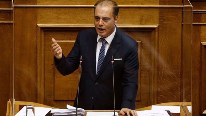 &Beta;&epsilon;&lambda;ό&pi;&omicron;&upsilon;&lambda;&omicron;&sigmaf;: "&Mu;&eta;&nu; &lambda;&omicron;&iota;&delta;&omicron;&rho;&epsilon;ί&tau;&epsilon; &tau;&omicron;&upsilon;&sigmaf; &gamma;&omicron;&nu;&epsilon;ί&sigmaf; &pi;&omicron;&upsilon; &alpha;&nu;&alpha;&zeta;&eta;&tau;&omicron;ύ&nu; &pi;&epsilon;&iota;&sigma;&tau;&iota;&kappa;έ&sigmaf; &alpha;&pi;&alpha;&nu;&tau;ή&sigma;&epsilon;&iota;&sigmaf;"