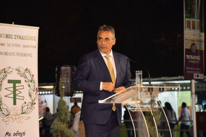 &Tau;&zeta;&iota;&omicron;ύ&mu;&eta;&sigmaf; &alpha;&pi;ό &tau;&eta;&nu; Έ&kappa;&theta;&epsilon;&sigma;&eta; &Tau;&epsilon;&gamma;έ&alpha;&sigmaf;: &laquo;&Omicron; &Delta;ή&mu;&omicron;&sigmaf; &mu;&alpha;&sigmaf; &alpha;&lambda;&lambda;ά&zeta;&epsilon;&iota;, &beta;&epsilon;&lambda;&tau;&iota;ώ&nu;&epsilon;&tau;&alpha;&iota; &kappa;&alpha;&iota; &alpha;&tau;&epsilon;&nu;ί&zeta;&epsilon;&iota; &tau;&omicron; &mu;έ&lambda;&lambda;&omicron;&nu; &mu;&epsilon; &sigma;&iota;&gamma;&omicron;&upsilon;&rho;&iota;ά &kappa;&alpha;&iota; &alpha;&iota;&sigma;&iota;&omicron;&delta;&omicron;&xi;ί&alpha;&raquo;