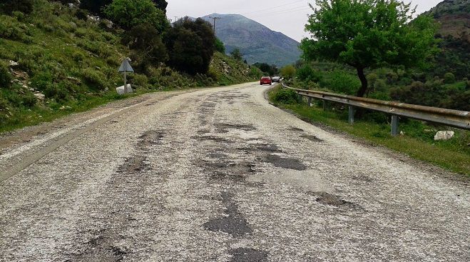 Στην Πάτρα φωνάζουν: «Σε ... κακά χάλια η Εθνική οδός «Πατρών - Τριπόλεως» (111)»!