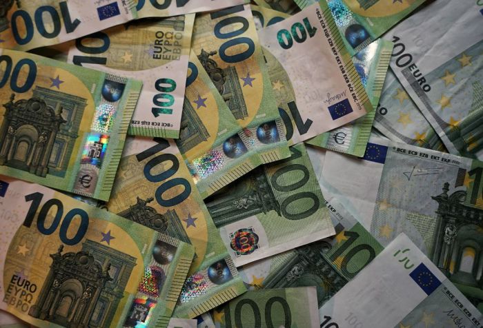 ΝΔ και ΠΑΣΟΚ χρωστούν τα περισσότερα χρήματα στις τράπεζες από όλα τα κόμματα της ΕΕ!