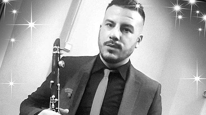 &Sigma;ί&gamma;&eta;&sigma;&epsilon; &tau;&omicron; &kappa;&lambda;&alpha;&rho;ί&nu;&omicron; &tau;&omicron;&upsilon; &Tau;ά&sigma;&omicron;&upsilon; &Kappa;ό&pi;&alpha;&nu;&omicron;&upsilon; -&Tau;&omicron; "&alpha;&nu;&tau;ί&omicron;" &tau;&omicron;&upsilon; Ά&rho;&eta; &Mu;&omicron;&upsilon;&gamma;&kappa;&omicron;&pi;έ&tau;&rho;&omicron;&upsilon;