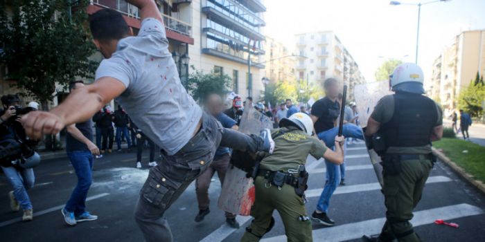 &Delta;&iota;&alpha;&delta;&eta;&lambda;&omega;&tau;ή&sigmaf; &rho;ί&chi;&nu;&epsilon;&iota; &laquo;&kappa;&alpha;&rho;&alpha;&tau;&iota;ά&raquo; &sigma;&epsilon; ά&nu;&delta;&rho;&alpha; &tau;&omega;&nu; &Mu;&Alpha;&Tau; - &Delta;&epsilon;ί&tau;&epsilon; &epsilon;&iota;&kappa;ό&nu;&epsilon;&sigmaf;!