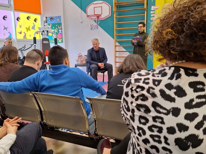 Μοναδική εμπειρία για τον Δημήτρη Πτωχό η επίσκεψη στο ΚΔΑΠ ΑμεΑ του Δήμου Τρίπολης (εικόνες)