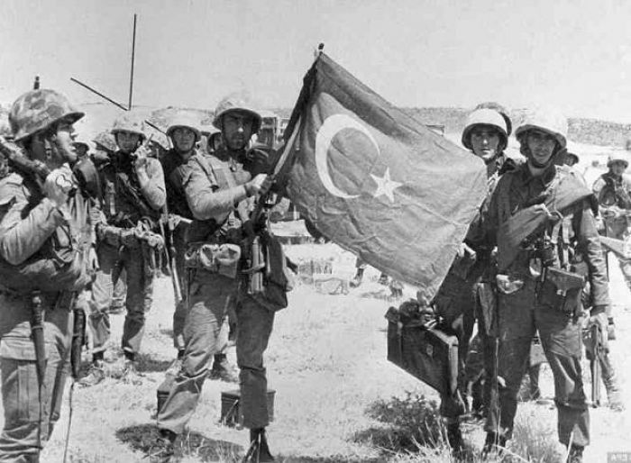 &Sigma;&alpha;&nu; &sigma;ή&mu;&epsilon;&rho;&alpha; ... &xi;&epsilon;&kappa;ί&nu;&eta;&sigma;&epsilon; &eta; &Tau;&omicron;&upsilon;&rho;&kappa;&iota;&kappa;ή &epsilon;&iota;&sigma;&beta;&omicron;&lambda;ή &sigma;&tau;&eta;&nu; &Kappa;ύ&pi;&rho;&omicron; (vd)