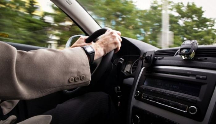 Διπλώματα οδήγησης | Οι γιατροί θα αποφασίζουν ποιοι ηλικιωμένοι μπορούν να οδηγούν
