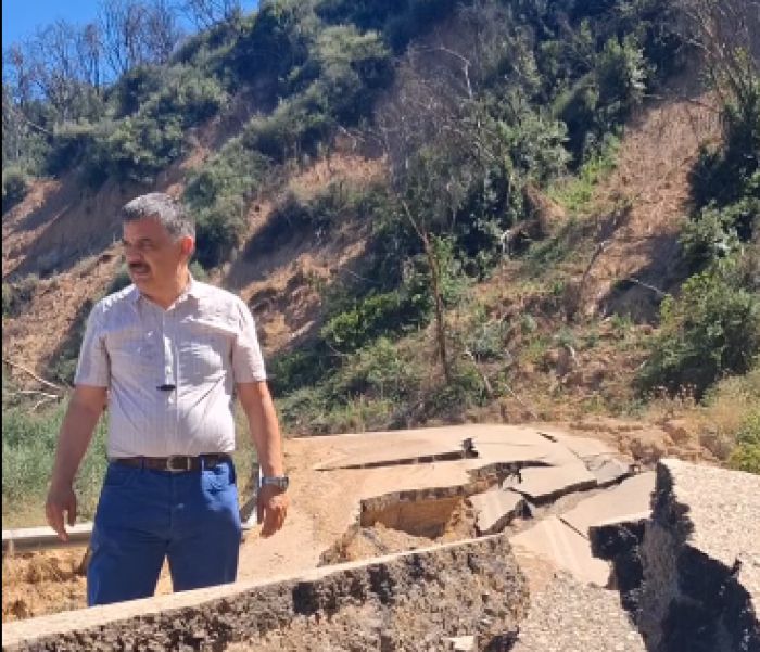 &Phi;&alpha;&rho;ά&nu;&tau;&omicron;&sigmaf;: "&Epsilon;&pi;&iota;&tau;έ&lambda;&omicron;&upsilon;&sigmaf;! &Epsilon;&nu;&delta;&iota;&alpha;&phi;&epsilon;&rho;&theta;&epsilon;ί&tau;&epsilon; &gamma;&iota;&alpha; &tau;&eta; &Gamma;&omicron;&rho;&tau;&upsilon;&nu;ί&alpha;!" (vd)