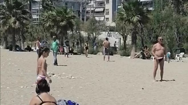 Άρση μέτρων | Ο καλός καιρός έβγαλε κόσμο στην παραλία (vd)