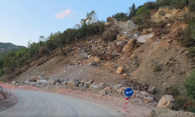 "&Alpha;&nu;&epsilon;&upsilon;&theta;&upsilon;&nu;ό&tau;&eta;&tau;&alpha; &kappa;&upsilon;&beta;έ&rho;&nu;&eta;&sigma;&eta;&sigmaf; &kappa;&alpha;&iota; &pi;&epsilon;&rho;&iota;&phi;έ&rho;&epsilon;&iota;&alpha;&sigmaf; &eta; &pi;&rho;ό&chi;&epsilon;&iota;&rho;&eta; &pi;&alpha;&rho;ά&delta;&omicron;&sigma;&eta; &epsilon;&nu;ό&sigmaf; &delta;&rho;ό&mu;&omicron;&upsilon; &pi;&omicron;&upsilon; &alpha;&pi;ό &pi;ά&nu;&omega; &kappa;&rho;έ&mu;&omicron;&nu;&tau;&alpha;&iota; &beta;&rho;ά&chi;&omicron;&iota;"