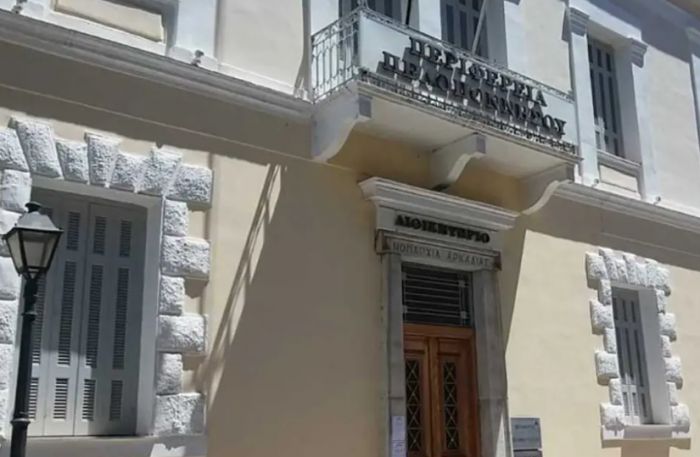 &quot;Σχεδόν 1 εκ. ευρώ μέσα σε τρία χρόνια για αμοιβές δικηγόρων διέθεσε η Περιφέρεια Πελοποννήσου&quot;