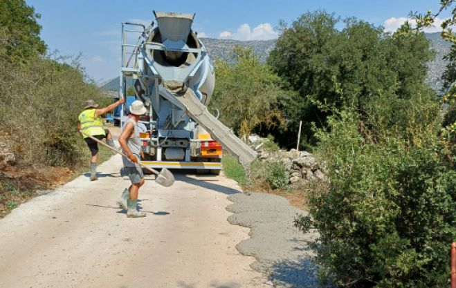 &Lambda;&omicron;&upsilon;&kappa;ά | &Omicron; &Delta;ή&mu;&omicron;&sigmaf; &Tau;&rho;ί&pi;&omicron;&lambda;&eta;&sigmaf; έ&delta;&omega;&sigma;&epsilon; &lambda;ύ&sigma;&eta; &gamma;&iota;&alpha; &tau;&eta;&nu; &pi;&rho;&omicron;&sigma;&tau;&alpha;&sigma;ί&alpha; &sigma;&pi;&iota;&tau;&iota;ώ&nu; &pi;&omicron;&upsilon; &pi;&lambda;&eta;&mu;ύ&rho;&iota;&zeta;&alpha;&nu; &sigma;&tau;&iota;&sigmaf; έ&nu;&tau;&omicron;&nu;&epsilon;&sigmaf; &beta;&rho;&omicron;&chi;&omicron;&pi;&tau;ώ&sigma;&epsilon;&iota;&sigmaf;