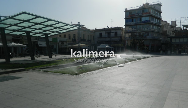 &Eta; &kappa;&alpha;&rho;&delta;&iota;ά &tau;&eta;&sigmaf; &pi;ό&lambda;&eta;&sigmaf; &chi;&tau;&upsilon;&pi;ά &sigma;&tau;&eta;&nu; &pi;&lambda;&alpha;&tau;&epsilon;ί&alpha; &Pi;&epsilon;&tau;&rho;&iota;&nu;&omicron;ύ ... &alpha;&lambda;&lambda;ά &mu;&epsilon;&tau;ά &tau;&iota;&sigmaf; 11.00 &tau;&omicron; &pi;&rho;&omega;ί! (vd)