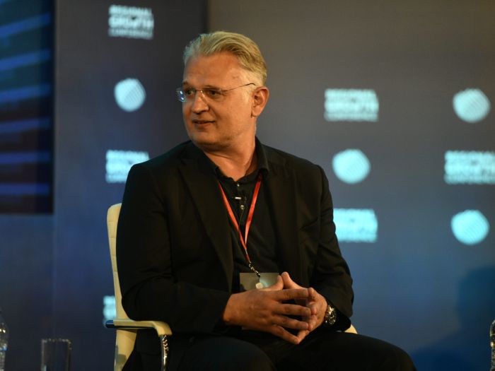 &Pi;&Pi;&Alpha; 2026&ndash;2030 | &Tau;&omicron; &mu;&epsilon;&gamma;&alpha;&lambda;ύ&tau;&epsilon;&rho;&omicron; &pi;&rho;ό&gamma;&rho;&alpha;&mu;&mu;&alpha; &epsilon;&theta;&nu;&iota;&kappa;ώ&nu; &pi;ό&rho;&omega;&nu; &gamma;&iota;&alpha; &tau;&eta;&nu; &Pi;&epsilon;&lambda;&omicron;&pi;ό&nu;&nu;&eta;&sigma;&omicron; - &Pi;&tau;&omega;&chi;ό&sigmaf;: &laquo;&Kappa;&alpha;&theta;&alpha;&rho;ή &alpha;&phi;&epsilon;&tau;&eta;&rho;ί&alpha; &mu;&epsilon; &alpha;&nu;&alpha;&pi;&tau;&upsilon;&xi;&iota;&alpha;&kappa;ή &sigma;&upsilon;&nu;έ&chi;&epsilon;&iota;&alpha;&raquo;