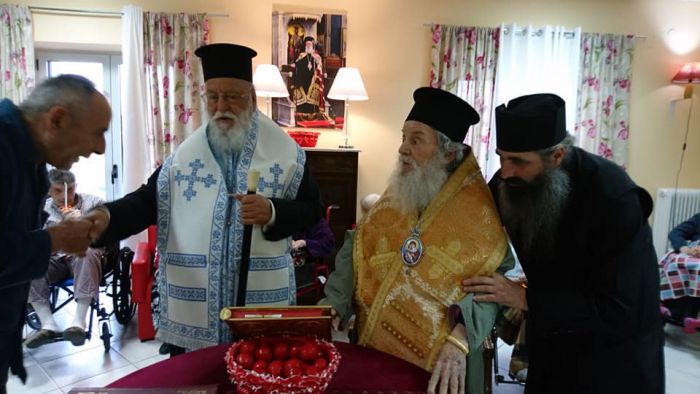 &Tau;&rho;ί&pi;&omicron;&lambda;&eta; | &Nu;&omega;&rho;ί&tau;&epsilon;&rho;&alpha; &eta; &Alpha;&nu;ά&sigma;&tau;&alpha;&sigma;&eta; &gamma;&iota;&alpha; &tau;&omicron;&upsilon;&sigmaf; &gamma;έ&rho;&omicron;&nu;&tau;&epsilon;&sigmaf; &kappa;&alpha;&iota; &tau;&iota;&sigmaf; &gamma;&epsilon;&rho;ό&nu;&tau;&iota;&sigma;&sigma;&epsilon;&sigmaf; &sigma;&tau;&omicron; "&Delta;&epsilon;&kappa;ά&zeta;&epsilon;&iota;&omicron;" &Gamma;&eta;&rho;&omicron;&kappa;&omicron;&mu;&epsilon;ί&omicron; (vd)