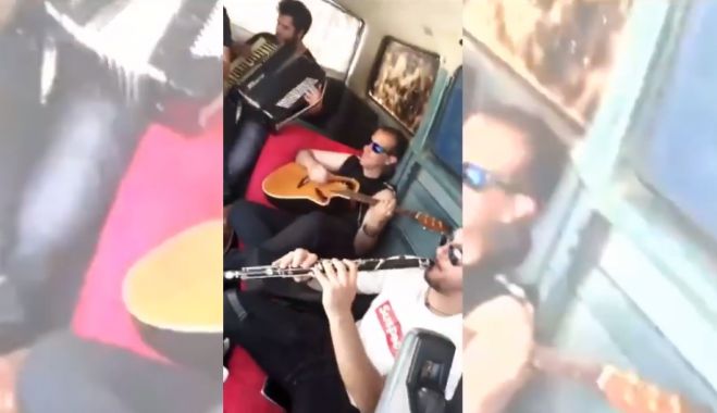 &Mu;&omicron;&upsilon;&sigma;&iota;&kappa;ή ... &pi;&epsilon;&rho;&iota;&omicron;&delta;&epsilon;ί&alpha; &delta;&iota;&alpha;&mu;&alpha;&rho;&tau;&upsilon;&rho;ί&alpha;&sigmaf; &mu;&epsilon; &delta;&eta;&mu;&omicron;&tau;&iota;&kappa;ά &alpha;&pi;ό &tau;&omicron;&nu; &Gamma;&iota;ά&nu;&nu;&eta; &Kappa;&alpha;&tau;&sigma;ί&gamma;&iota;&alpha;&nu;&nu;&eta; &kappa;&alpha;&iota; &tau;&eta;&nu; &omicron;&rho;&chi;ή&sigma;&tau;&rho;&alpha; &tau;&omicron;&upsilon;! (vd)