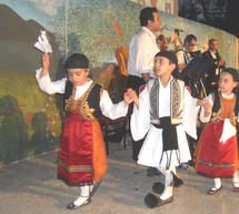 &Epsilon;&nu;&tau;&upsilon;&pi;&omega;&sigma;&iota;&alpha;&kappa;ή &mu;&omicron;&upsilon;&sigma;&iota;&kappa;&omicron;&chi;&omicron;&rho;&epsilon;&upsilon;&tau;&iota;&kappa;ή &pi;&alpha;&rho;ά&sigma;&tau;&alpha;&sigma;&eta; &alpha;&pi;ό &tau;&omicron; &Lambda;ύ&kappa;&epsilon;&iota;&omicron; &Epsilon;&lambda;&lambda;&eta;&nu;ί&delta;&omega;&nu;! (video)