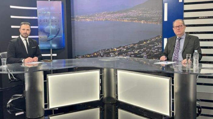 &Nu;ί&kappa;&alpha;&sigmaf; &sigma;&tau;&omicron; Best: "&Alpha;&pi;&alpha;&nu;&tau;ά&mu;&epsilon; &mu;&epsilon; έ&rho;&gamma;&alpha; &sigma;&epsilon; ό&lambda;&alpha; &tau;&alpha; &epsilon;&pi;ί&pi;&epsilon;&delta;&alpha; &kappa;&alpha;&iota; &sigma;&tau;&alpha; 9 &ldquo;&chi;&alpha;&mu;έ&nu;&alpha;&rdquo; &chi;&rho;ό&nu;&iota;&alpha; &tau;&eta;&sigmaf; &pi;&rho;&omicron;&eta;&gamma;&omicron;ύ&mu;&epsilon;&nu;&eta;&sigmaf; &alpha;&rho;&chi;ή&sigmaf;" (vd)