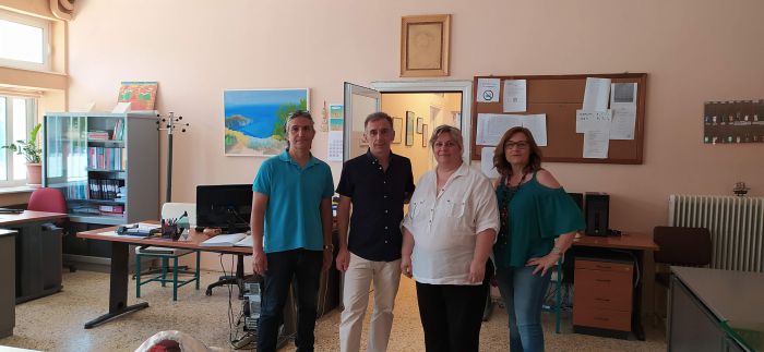 &Iota;&sigma;&pi;&alpha;&nu;ό &Kappa;&alpha;&theta;&eta;&gamma;&eta;&tau;ή &phi;&iota;&lambda;&omicron;&xi;&epsilon;&nu;&epsilon;ί &tau;&omicron; 2&omicron; &Pi;&rho;ό&tau;&upsilon;&pi;&omicron; &Gamma;&upsilon;&mu;&nu;ά&sigma;&iota;&omicron; &Tau;&rho;ί&pi;&omicron;&lambda;&eta;&sigmaf;