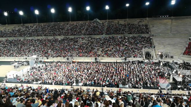 "Ό&lambda;&eta; &eta; &Epsilon;&lambda;&lambda;ά&delta;&alpha; &gamma;&iota;&alpha; &tau;&omicron;&nu; &Mu;ί&kappa;&eta;" - &Omicron;&iota; &pi;&rho;ώ&tau;&epsilon;&sigmaf; &epsilon;&iota;&kappa;ό&nu;&epsilon;&sigmaf;!