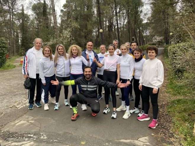 &Sigma;&tau;&alpha; &gamma;&upsilon;&rho;ί&sigma;&mu;&alpha;&tau;&alpha; &tau;&eta;&sigmaf; &epsilon;&kappa;&pi;&omicron;&mu;&pi;ή&sigmaf; &laquo;&Alpha;&chi; &Epsilon;&lambda;&lambda;ά&delta;&alpha; &Sigma;&rsquo; &alpha;&gamma;&alpha;&pi;ώ&raquo; &omicron;&iota; &delta;&rho;&omicron;&mu;&epsilon;ί&sigmaf; &tau;&omicron;&upsilon; &Sigma;&Delta;&Upsilon;&Tau;!