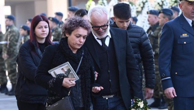 &Sigma;&upsilon;&nu;&tau;&epsilon;&tau;&rho;&iota;&mu;&mu;έ&nu;&omicron;&iota; &omicron;&iota; &gamma;&omicron;&nu;&epsilon;ί&sigmaf; &tau;&omicron;&upsilon; &Mu;ά&rho;&iota;&omicron;&upsilon; &sigma;&tau;&omicron; &Nu;&alpha;ό &Pi;&rho;&omicron;&phi;ή&tau;&eta; &Eta;&lambda;ί&alpha; (vd)