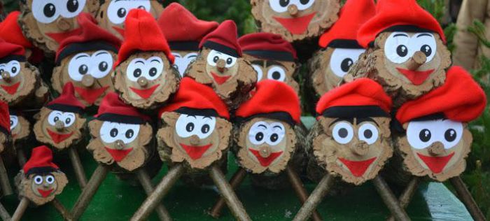 &Tau;&alpha; &pi;&iota;&omicron; &pi;&epsilon;&rho;ί&epsilon;&rho;&gamma;&alpha; έ&theta;&iota;&mu;&alpha; &Chi;&rho;&iota;&sigma;&tau;&omicron;&upsilon;&gamma;έ&nu;&nu;&omega;&nu; &alpha;&pi;ό ό&lambda;&omicron; &tau;&omicron;&nu; &kappa;ό&sigma;&mu;&omicron; (&epsilon;&iota;&kappa;ό&nu;&epsilon;&sigmaf;)