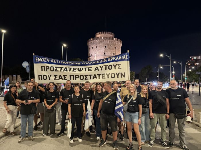&Omicron;&iota; &alpha;&sigma;&tau;&upsilon;&nu;&omicron;&mu;&iota;&kappa;&omicron;ί &tau;&eta;&sigmaf; &Alpha;&rho;&kappa;&alpha;&delta;ί&alpha;&sigmaf; &laquo;&sigma;ή&kappa;&omega;&sigma;&alpha;&nu;&raquo; &pi;&alpha;&nu;ό &delta;&iota;&alpha;&mu;&alpha;&rho;&tau;&upsilon;&rho;ί&alpha;&sigmaf; &sigma;&tau;&eta; &Theta;&epsilon;&sigma;&sigma;&alpha;&lambda;&omicron;&nu;ί&kappa;&eta; &epsilon;&nu;ό&psi;&epsilon;&iota; &Delta;&Epsilon;&Theta; (&epsilon;&iota;&kappa;ό&nu;&epsilon;&sigmaf;)