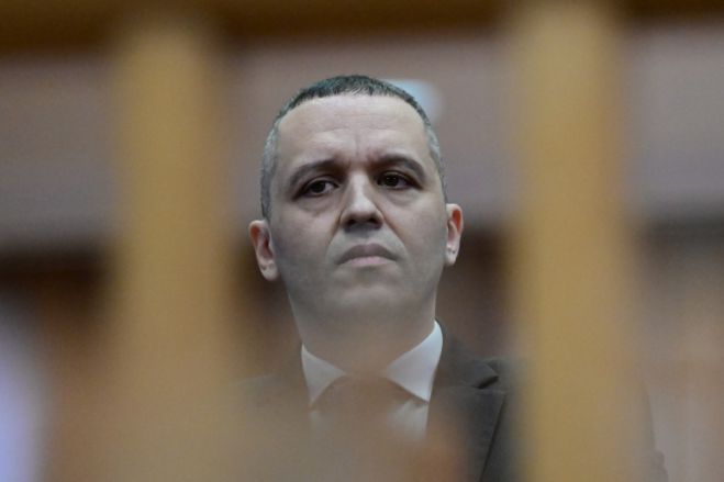 Απορρίφθηκε το αίτημα αποφυλάκισης Κασιδιάρη: &quot;Παραμένω στη φυλακή γιατί ασχολούμαι με την πολιτική, την ίδια ώρα υπόδικοι υπουργοί της ΝΔ  έχουν εξασφαλίσει πλήρη ασυλία&quot;