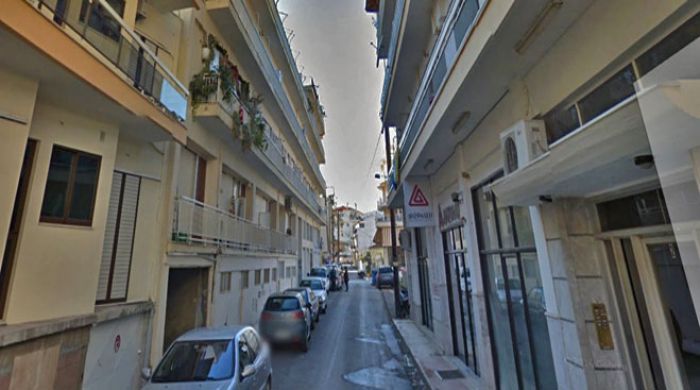 «Οδός Τηλέφου» - Δρόμος διπλής κατεύθυνσης αλλά … δύο αυτοκίνητα δεν χωράνε να κυκλοφορήσουν!