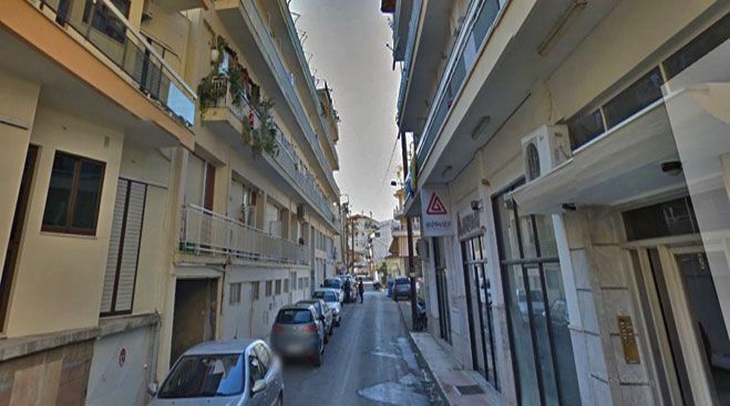 «Οδός Τηλέφου» - Δρόμος διπλής κατεύθυνσης αλλά … δύο αυτοκίνητα δεν χωράνε να κυκλοφορήσουν!