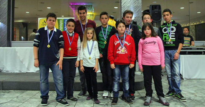 &Beta;&rho;&alpha;&delta;&iota;ά &hellip; &Alpha;&Epsilon;&Kappa; &Tau;&rho;ί&pi;&omicron;&lambda;&eta;&sigmaf; (&epsilon;&iota;&kappa;ό&nu;&epsilon;&sigmaf;)