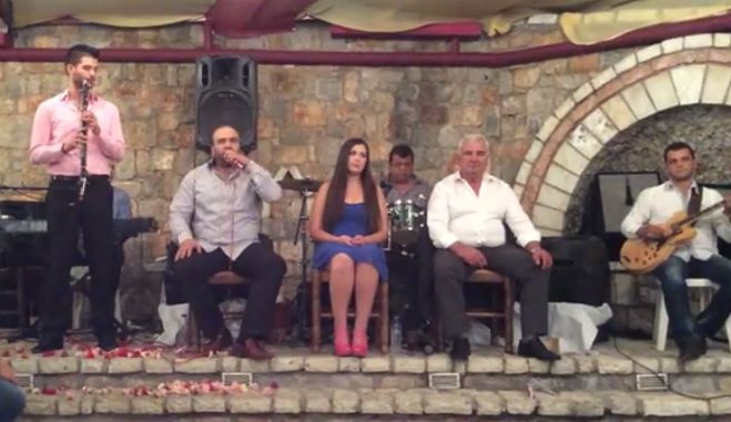 &laquo;&Gamma;&iota;&alpha; &tau;&alpha; &mu;ά&tau;&iota;&alpha; &sigma;&omicron;&upsilon;, &Mu;&alpha;&rho;ί&alpha;&raquo; &alpha;&pi;ό &tau;&omicron;&nu; &Gamma;&iota;ά&nu;&nu;&eta; &Kappa;&alpha;&tau;&sigma;ί&gamma;&iota;&alpha;&nu;&nu;&eta; &sigma;&tau;&eta; &Beta;&lambda;&alpha;&chi;έ&rho;&nu;&alpha; (vd)